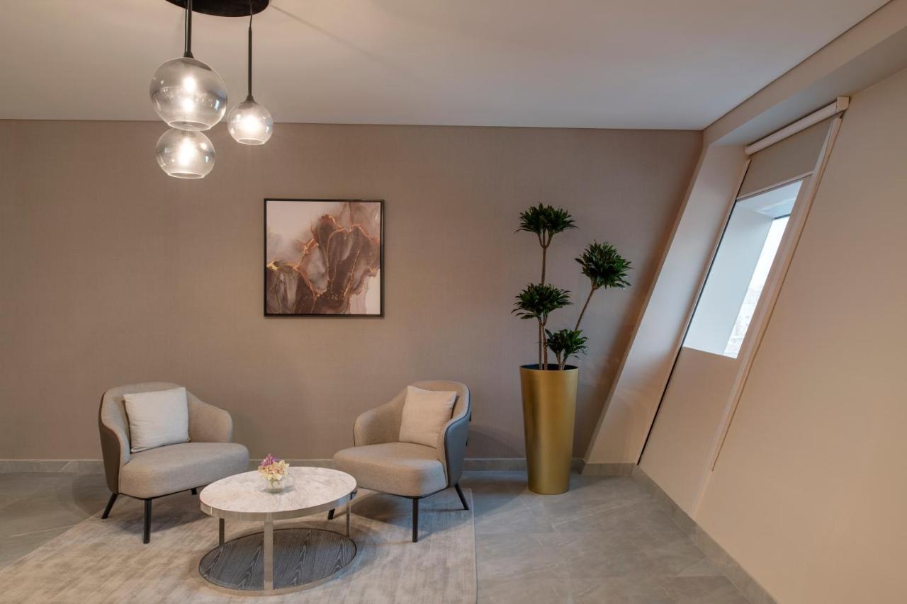 Steigenberger Residence Doha Eksteriør billede A staged living room