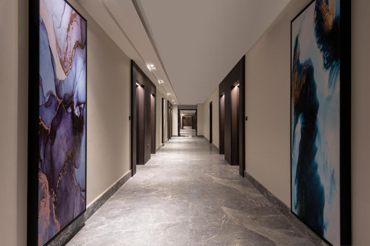 Steigenberger Residence Doha Eksteriør billede A corridor at the hotel