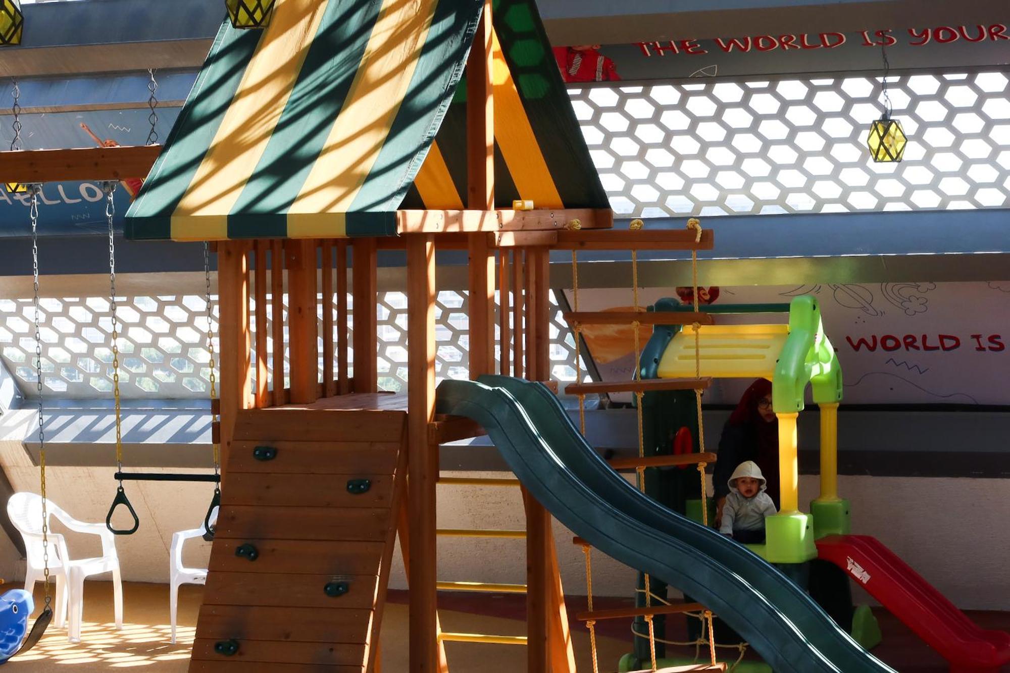 Steigenberger Residence Doha Eksteriør billede A playground in a shopping mall